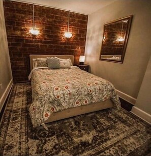 1 bedroom, iron/ironing board, WiFi - Historic Charm: 5 Star Comfort Room 2 (Pineville)