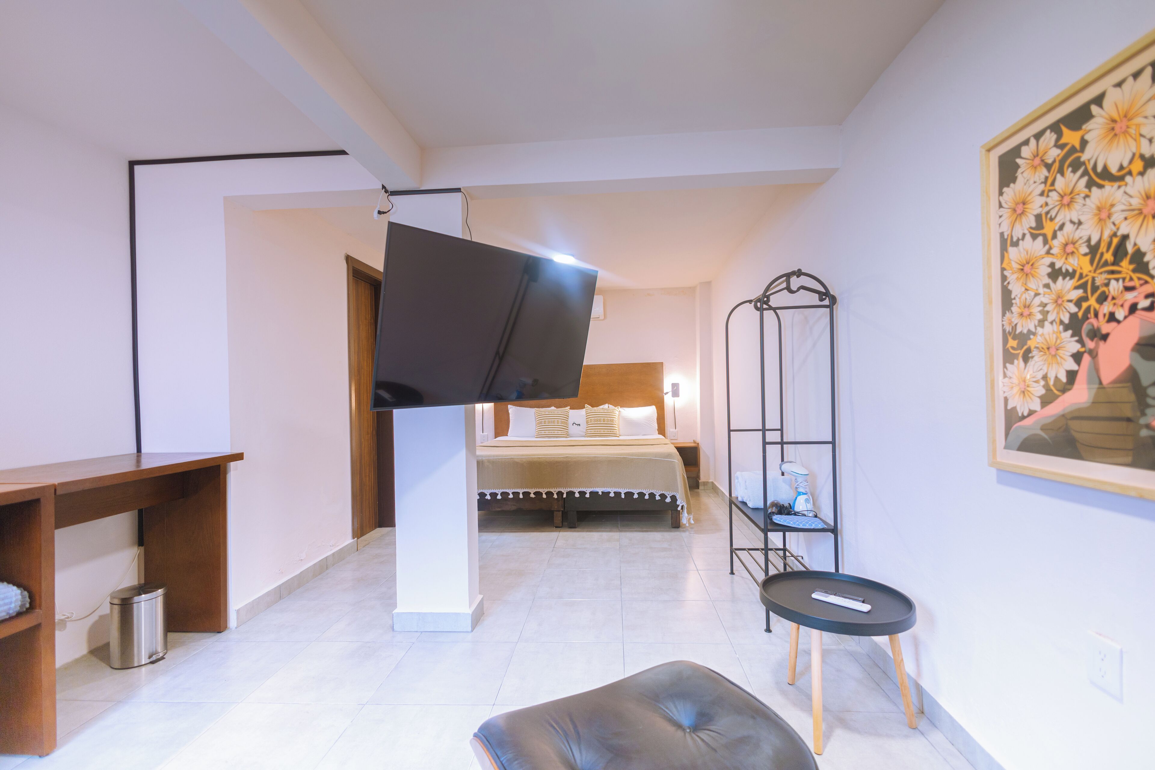 开间套房 | 客房内保险箱、熨斗/熨衣板、免费 WiFi