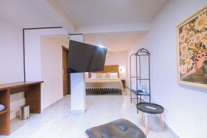 Suite studio | Coffre-fort, fer et planche à repasser, accès au Wi-Fi (inclus)
