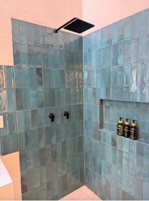 Family Suite | Bathroom