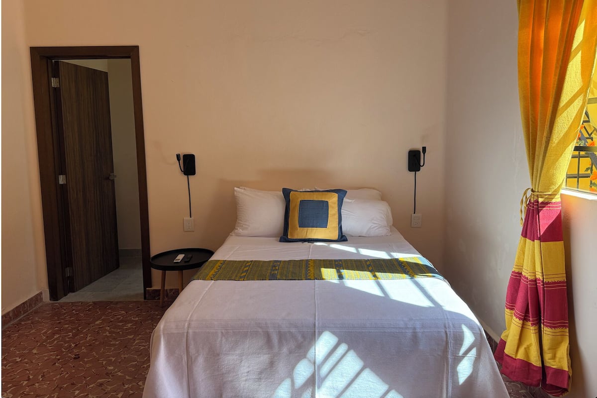 Double Room | In-room safe, iron/ironing board, free WiFi