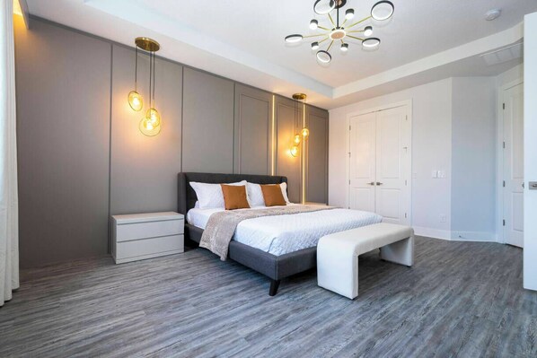 6 bedrooms, iron/ironing board, WiFi, bed sheets