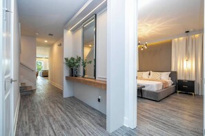 6 bedrooms, iron/ironing board, WiFi, bed sheets