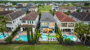 Exterior - Luxury 6BR/5.5BA Villa Near Disney - Private Pool, Game Room and Family Retreat (Kissimmee)