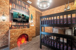 6 bedrooms, iron/ironing board, WiFi, bed sheets