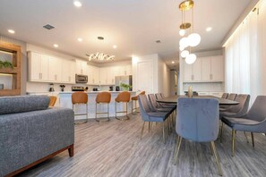 Dining - Luxury 6BR/5.5BA Villa Near Disney - Private Pool, Game Room and Family Retreat (Kissimmee)