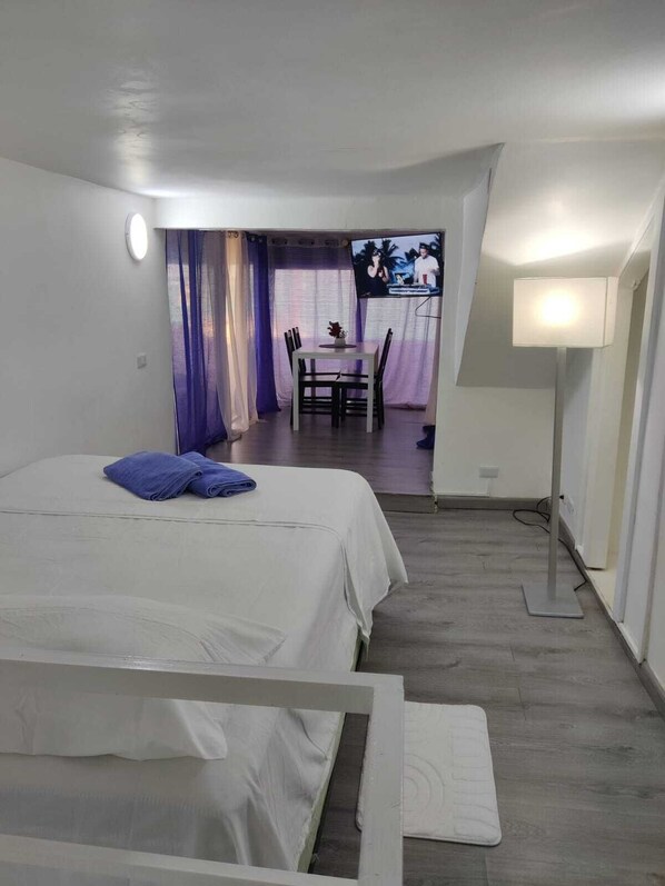 1 bedroom, WiFi, bed sheets