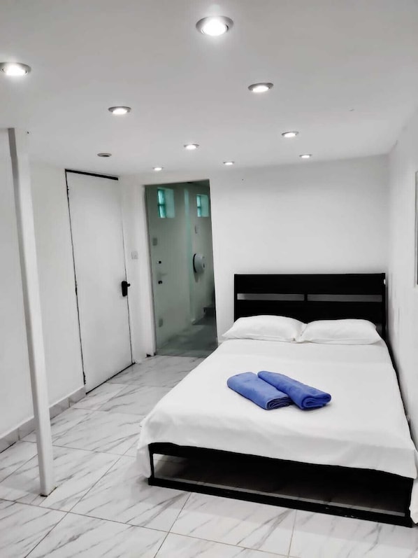 1 bedroom, WiFi, bed sheets