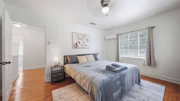 2 chambres, fer et planche à repasser, Wi-Fi, draps fournis