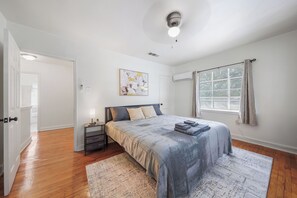 2 slaapkamers, een strijkplank/strijkijzer, wifi, beddengoed