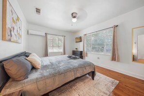 2 quartos, ferros/tábuas de passar roupa, Wi-Fi, roupa de cama