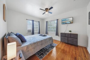 2 habitaciones, tabla de planchar con plancha, wifi y ropa de cama