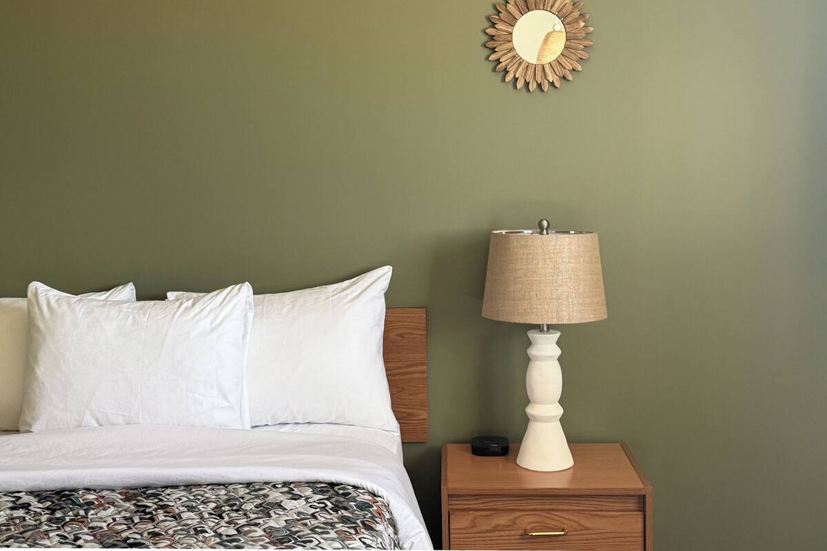 Standard Room, 1 Double Bed, Non Smoking | Desk, laptop workspace, iron/ironing board (on request), free WiFi
