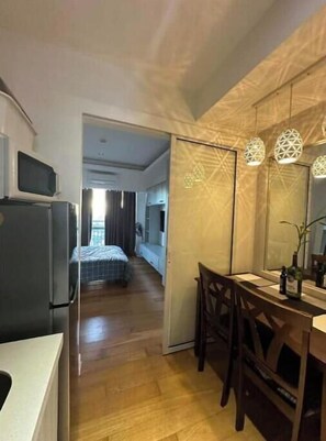 1 habitación, acceso a internet y ropa de cama 