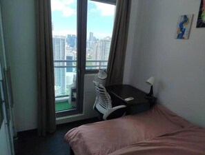 1 habitación, tabla de planchar con plancha, internet y ropa de cama 