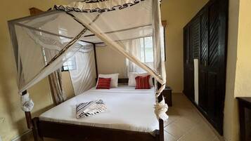 Room, 4 Bedrooms, Accessible, Smoking | 4 bedrooms