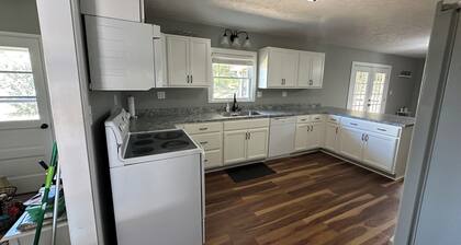 Brownâs Bar countryliving Spacious 4 bedroom 3 full bath near Blackford Oaks WMA