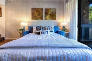 2 bedrooms, desk, iron/ironing board, travel crib