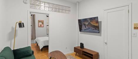 1 chambre, bureau, fer et planche à repasser, Wi-Fi