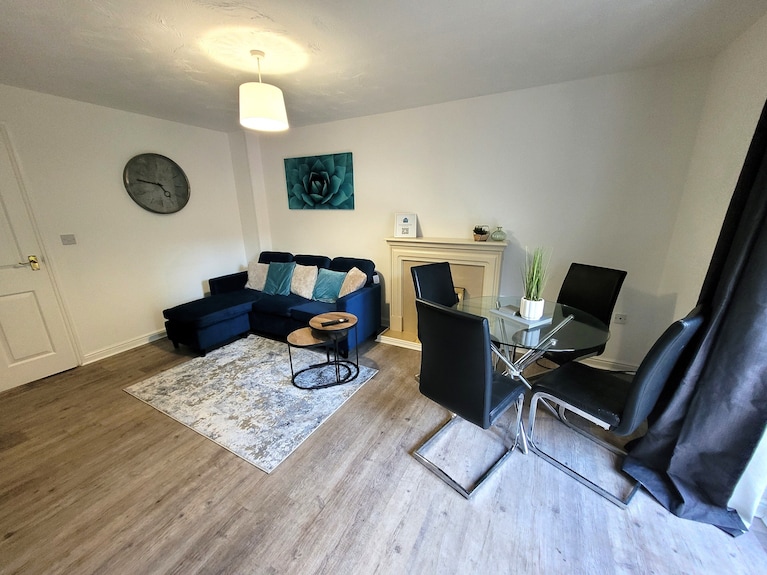 Hythe House Stylish 3br Stay Close To Colchester Centre & Transport - Colchester
