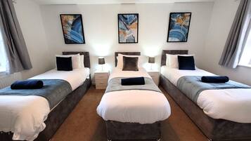 3 bedrooms, iron/ironing board, WiFi, bed sheets