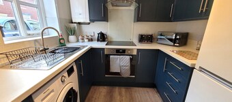 Hythe House – Stylish 3BR Stay Close to Colchester Centre & Transport