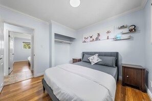 3 chambres, fer et planche à repasser, Wi-Fi, draps fournis