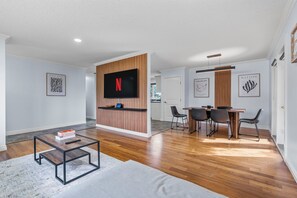 Interior - West End Gem – Sleep 6 -full house -Steps to WEM & Misericordia (Edmonton)