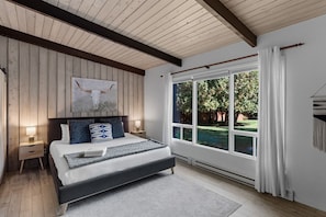 4 bedrooms, in-room safe, desk, iron/ironing board