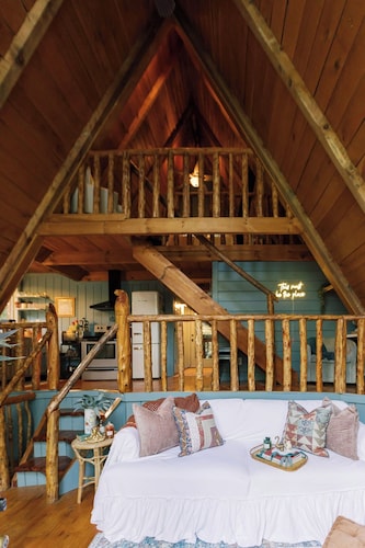 Charming Retreat Near Natural Bridge — Perfect for Friends & Couples