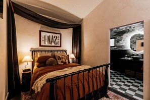 1 bedroom, iron/ironing board, WiFi, bed sheets - the tiny burrow ~ magical fleurieu escape (Aldinga)