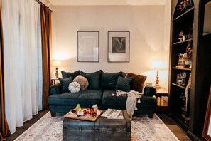 TV - the tiny burrow ~ magical fleurieu escape (Aldinga)