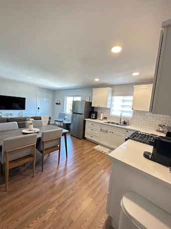 Microwave, oven, stovetop, dishwasher. Spacious 3BR/2BA Near DTLA • Dodgers & Crypto Arena Minutes Away