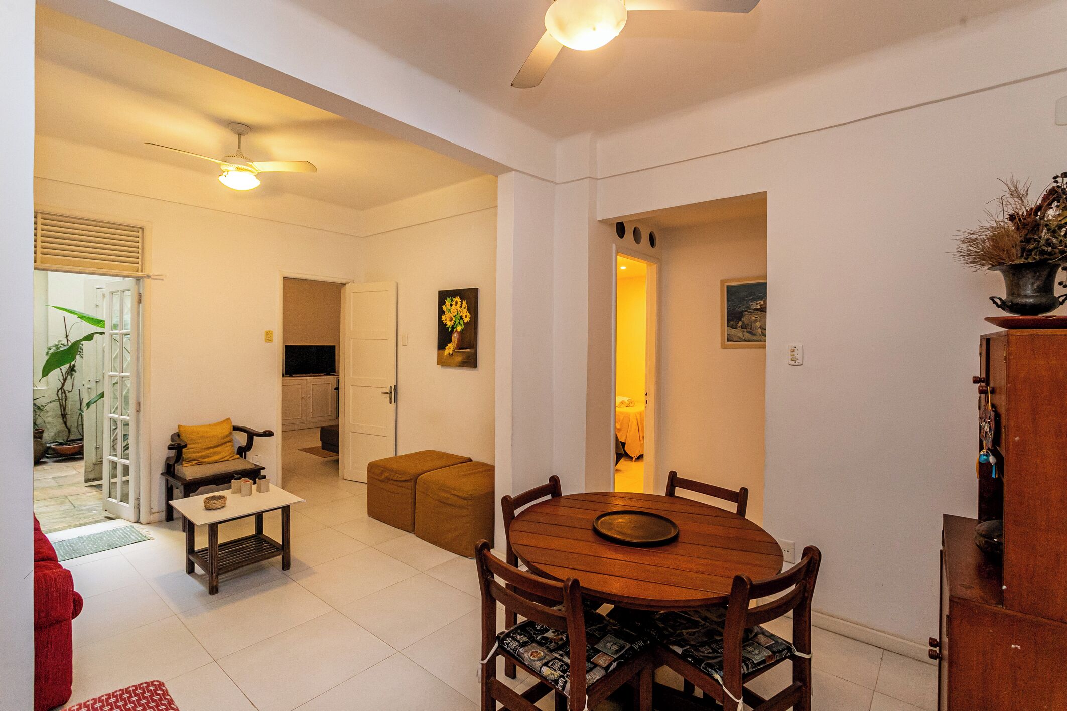 Basic Apartment | Living area