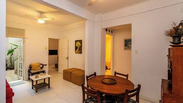 Basic Apartment | Living area