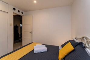 Basic Apartment | Seterika/papan seterika, Wi-fi percuma 
