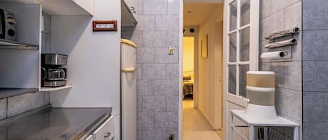 Basic Apartment | Private kitchen