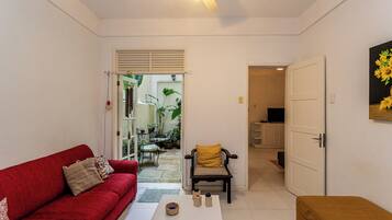 Basic Apartment | Living area