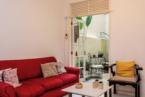 Basic Apartment | Living area