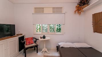 Apartamento básico | Ferros/tábuas de passar roupa, Wi-Fi de cortesia
