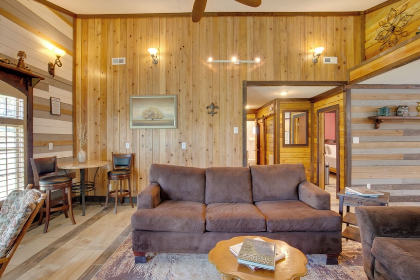 'Cedar Pointe' - Peaceful Lake Cabin In Odessa - Odessa, MO