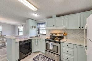 High chair, cookware/dishes/utensils