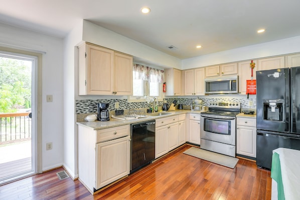 Fridge, microwave, stovetop, dishwasher