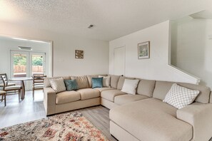 Fernseher, Kamin, Tischtennisplatte