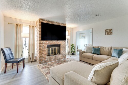 South OKC Home w/ Hot Tub-Game Room: 18 Mi to OU!