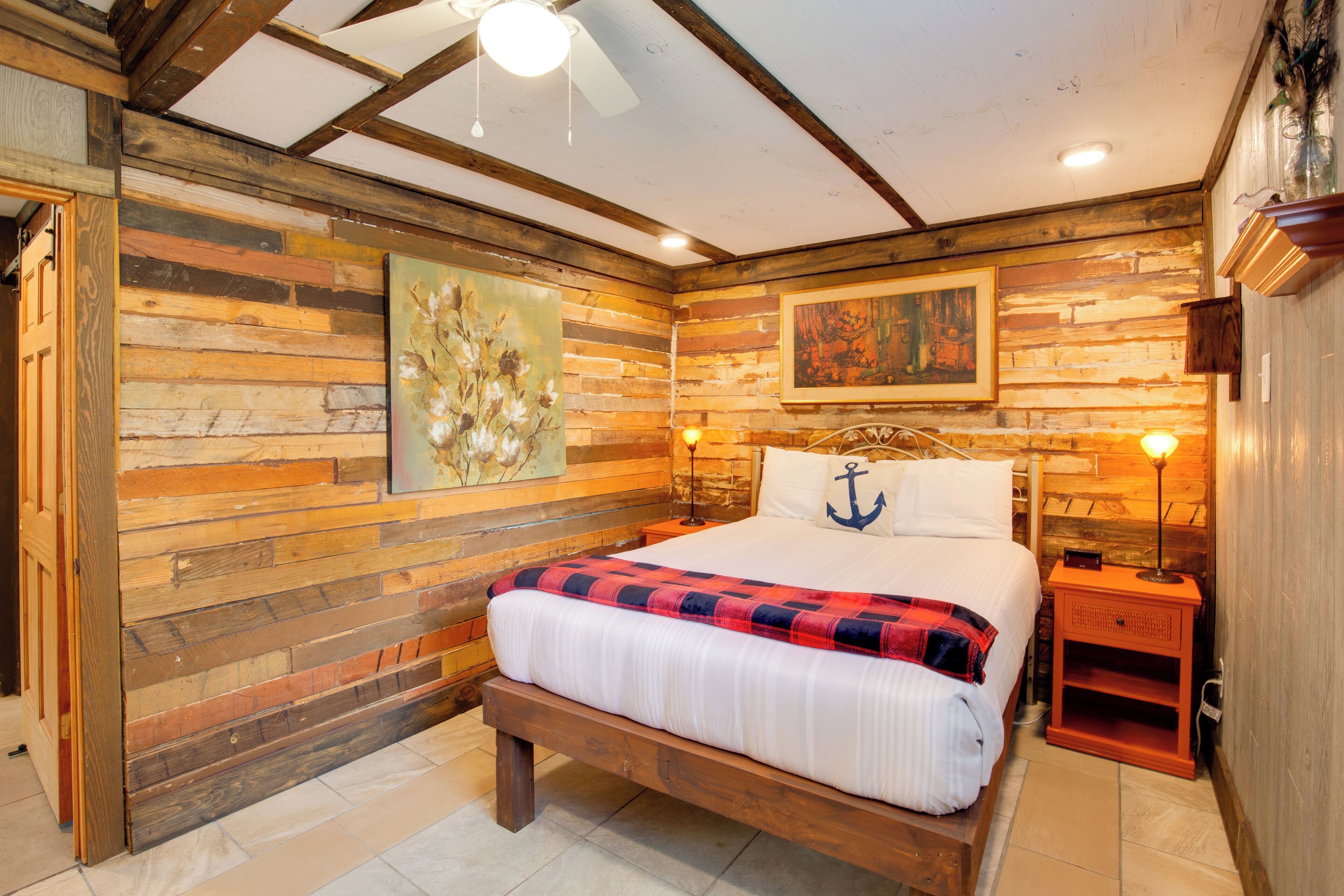 2 bedrooms, internet, bed sheets