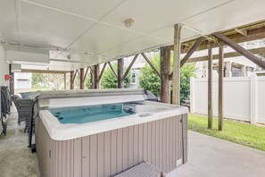 Outdoor spa tub - Unique A-Frame Beach House: 'The Beacon at OIB' (Ocean Isle Beach)