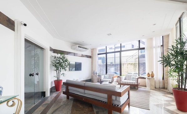 Basic Apartment | Interior