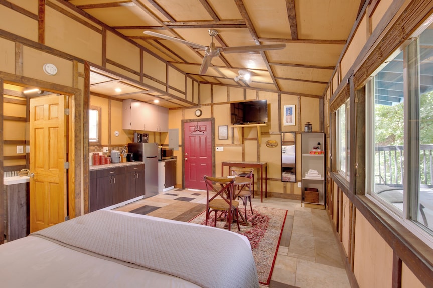 'Aston Harbor' Cabin, Walk To Lake Lafayette - Odessa, MO