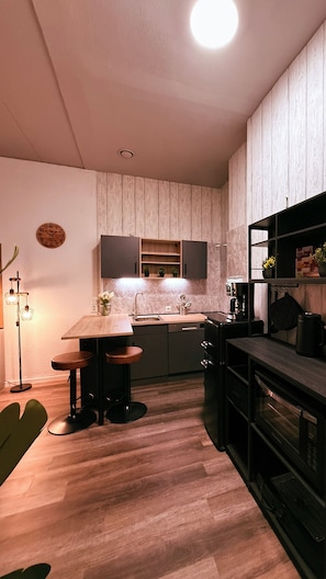 Micro-ondes, four, plaque de cuisson, lave-vaisselle
